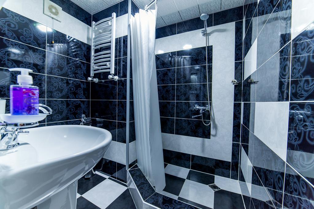 Hotel Guglux &Wine Cellar Telavi Dış mekan fotoğraf